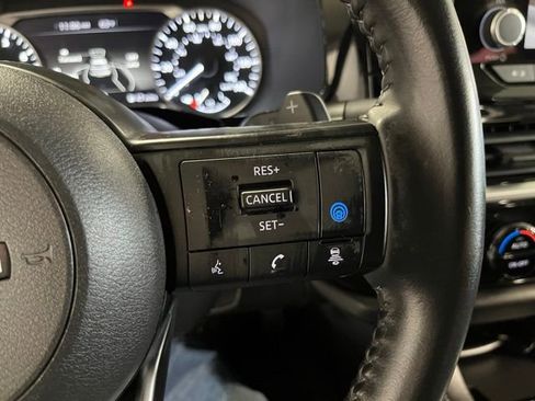 Used 2024 Nissan Pathfinder SV FWD image 27
