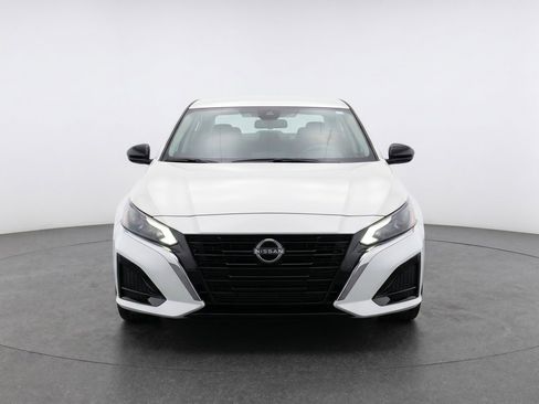 Used 2025 Nissan Altima 2.5 SV FWD image 2