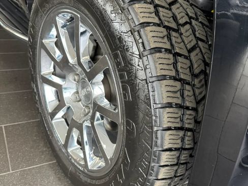Used 2017 GMC Yukon SLT AWD/4WD image 48