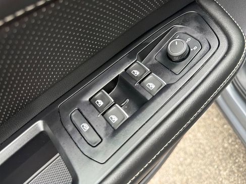 Used 2025 Volkswagen Atlas SE FWD image 30