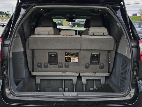 Used 2020 Toyota Sienna L image 8