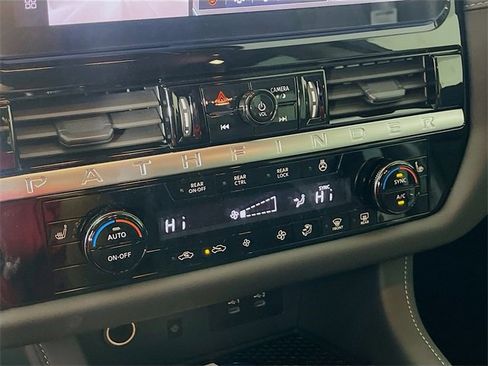 New 2026 Nissan Pathfinder SL image 11