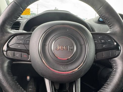 Used 2018 Jeep Renegade Altitude AWD/4WD image 8