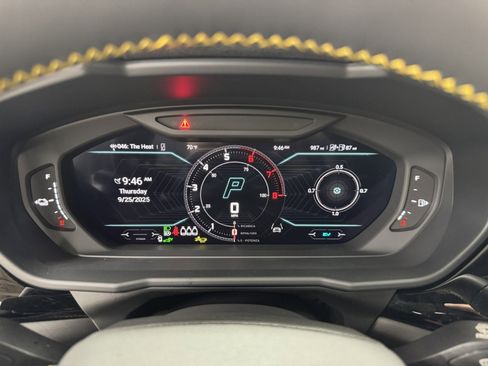 Used 2025 Lamborghini Urus SE image 30