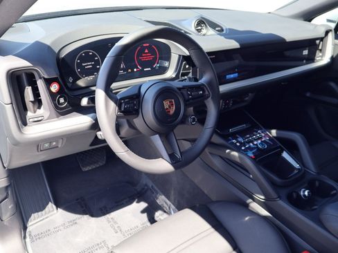 New 2026 Porsche Cayenne Coupe AWD/4WD image 4