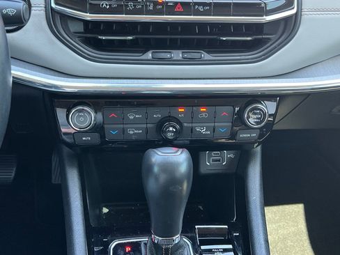 Used 2022 Jeep Compass Limited image 31