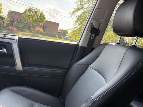 Used 2023 Toyota 4Runner SR5 Premium w/ Moonroof Package AWD/4WD image 21