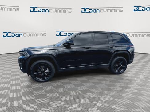 Used 2024 Jeep Grand Cherokee Altitude AWD/4WD image 5