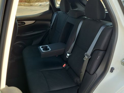 Used 2020 Nissan Rogue Sport S image 16