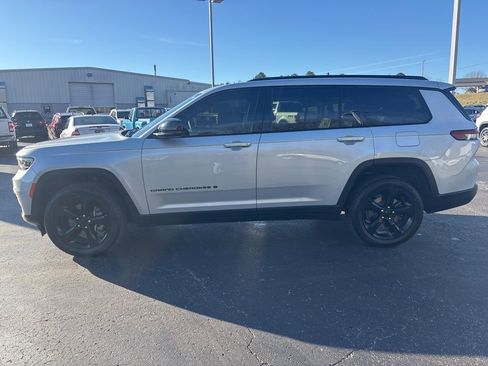 Used 2022 Jeep Grand Cherokee L Laredo image 4