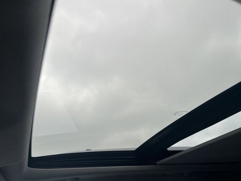 Used 2019 Jeep Cherokee Limited w/ Technology Group image 35