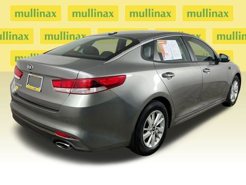 Used 2017 Kia Optima LX image 4