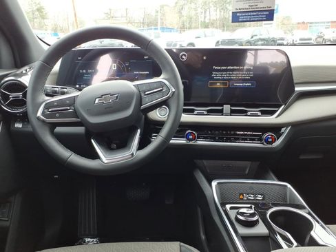 New 2026 Chevrolet Equinox LT w/ Convenience Package II image 13