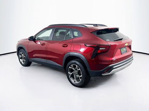 Used 2025 Chevrolet Trax LT w/ LT Convenience Package image 5