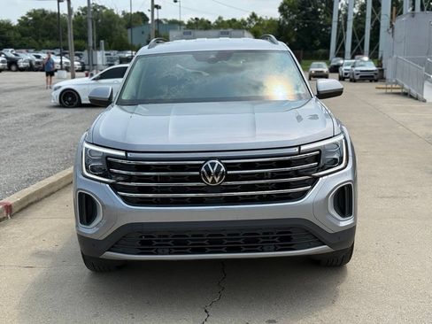 Used 2026 Volkswagen Atlas SE AWD/4WD image 3