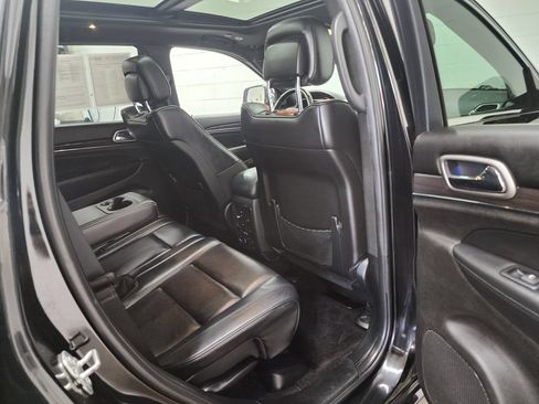 Used 2018 Jeep Grand Cherokee Overland AWD/4WD image 32