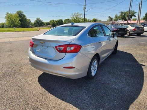 Used 2017 Chevrolet Cruze LT FWD image 3