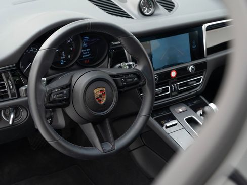 Certified 2025 Porsche Macan image 22