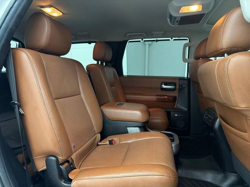 Used 2021 Toyota Sequoia Platinum RWD image 31