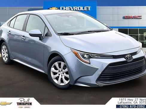Used 2023 Toyota Corolla LE FWD image 1