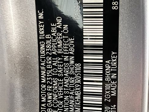 Used 2018 Toyota C-HR XLE image 44