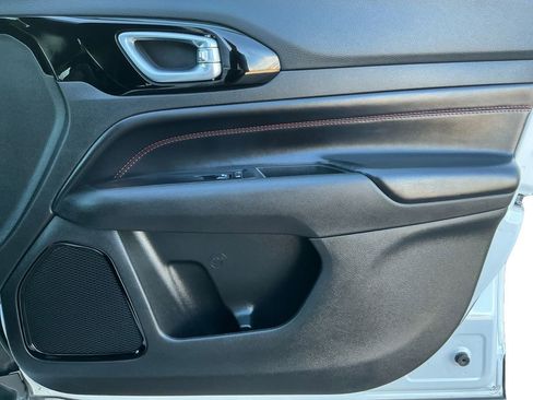 Used 2024 Jeep Compass Trailhawk image 16