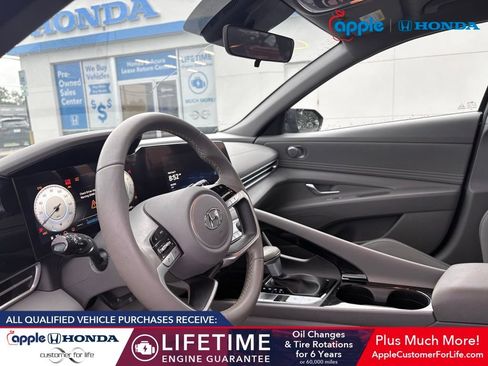 Used 2023 Hyundai Elantra SEL w/ Convenience Package FWD image 7
