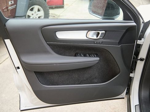 New 2026 Volvo XC40 B4 Plus w/ Climate Package image 7