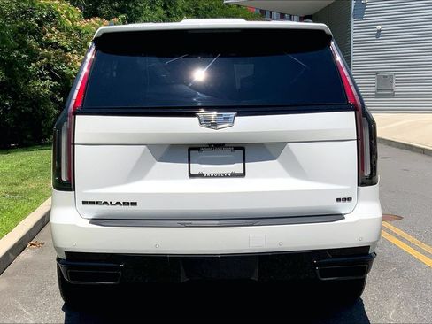 Used 2024 Cadillac Escalade Sport Platinum AWD/4WD image 4