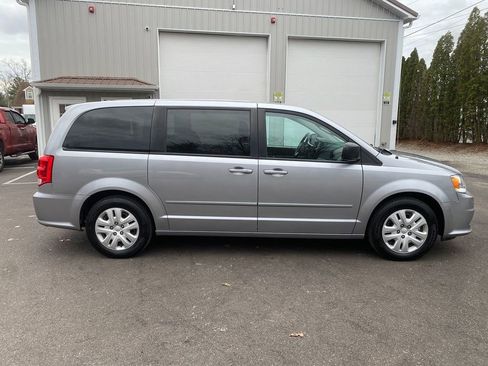 Used 2017 Dodge Grand Caravan SE w/ Power Window Group image 4