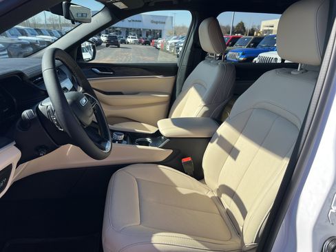 New 2026 Jeep Grand Cherokee L Limited AWD/4WD image 19
