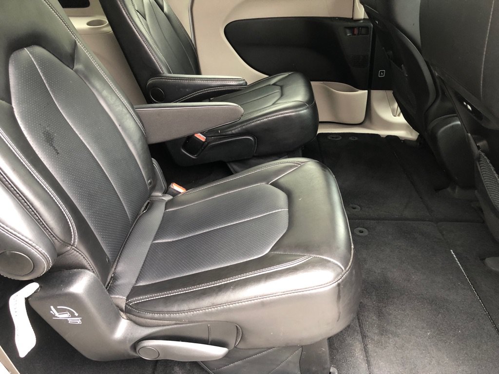 Used 2024 Chrysler Pacifica Touring-L FWD image 26
