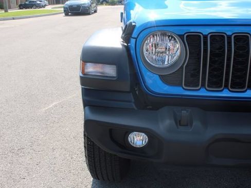 Used 2025 Jeep Wrangler Unlimited Sport AWD/4WD image 36