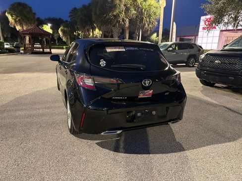 Used 2019 Toyota Corolla SE FWD image 2