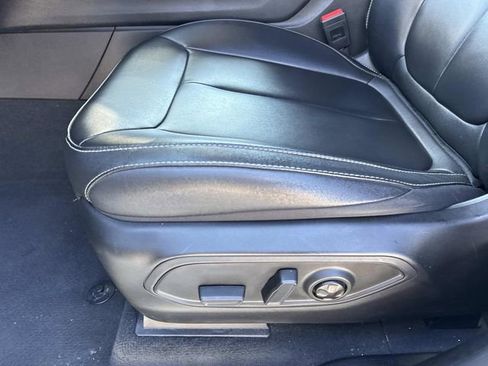 Used 2024 Jeep Grand Cherokee Limited image 17