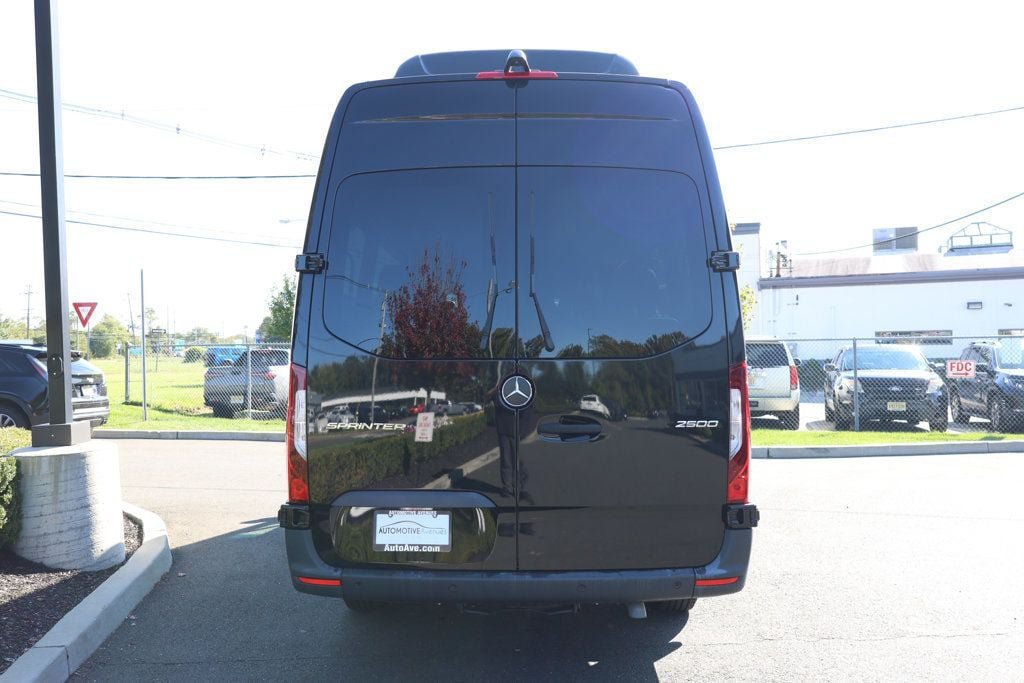 Used 2024 Mercedes-Benz Sprinter 2500 image 4