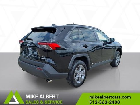 Used 2022 Toyota RAV4 XLE AWD/4WD image 7