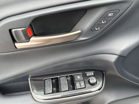 Certified 2025 Toyota Crown Platinum image 14