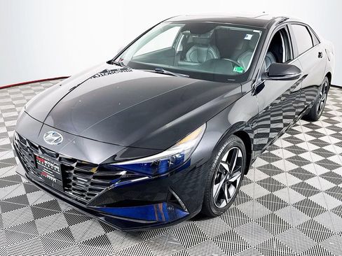 Used 2023 Hyundai Elantra Limited FWD image 2