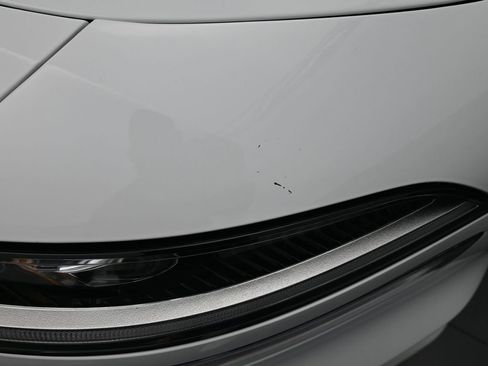 Used 2025 Genesis G70 2.5T image 14