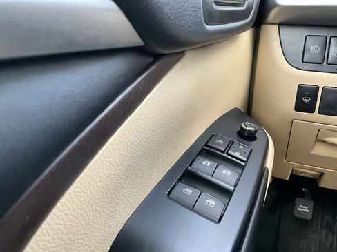 Used 2018 Toyota Highlander XLE image 24