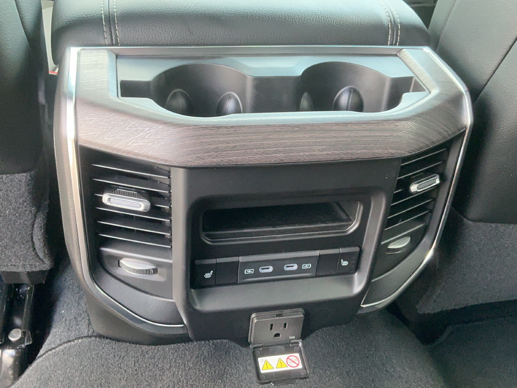 New 2026 RAM 2500 Laramie AWD/4WD image 15