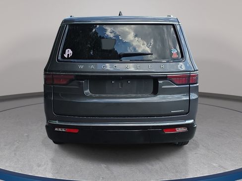 Used 2024 Jeep Wagoneer Series III w/ Premium Group I AWD/4WD image 2