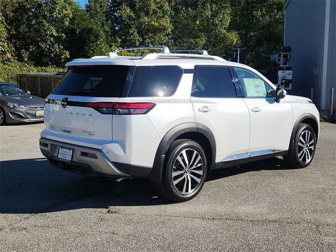 New 2025 Nissan Pathfinder Platinum w/ Cargo Package image 4