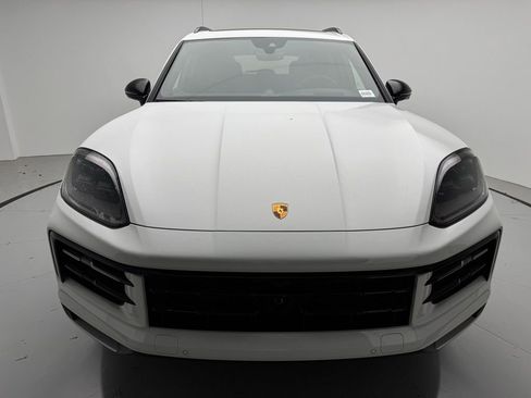 Used 2025 Porsche Cayenne image 26