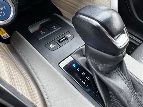 Used 2021 Toyota Venza Limited AWD/4WD image 27
