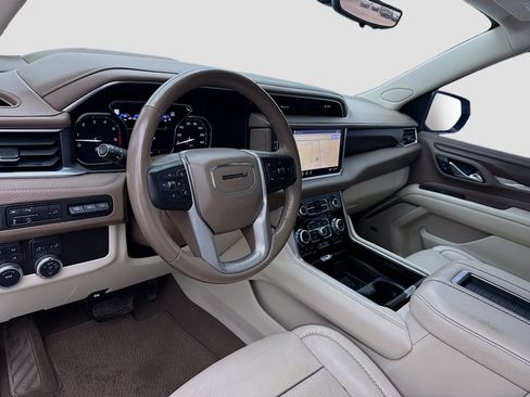 Used 2021 GMC Yukon Denali w/ Denali Premium Package image 7
