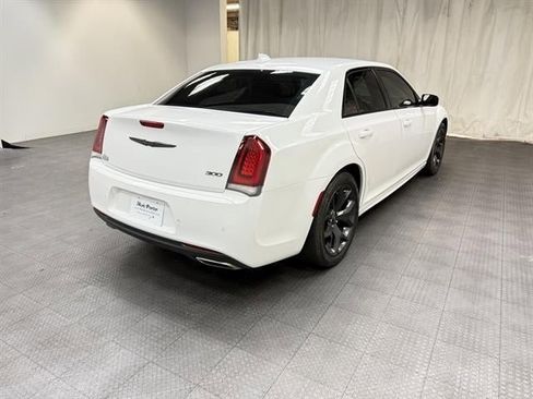 Used 2021 Chrysler 300 Touring L image 6