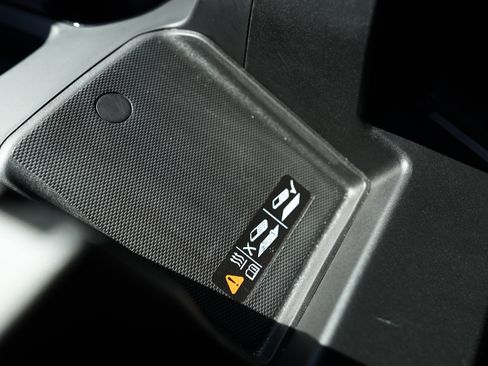 Used 2025 Chevrolet Silverado 1500 ZR2 w/ Technology Package image 50