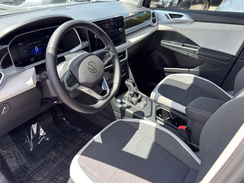 New 2025 Volkswagen Taos SE FWD image 8